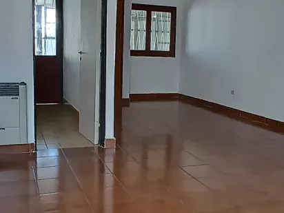 Living comedor y acceso a cocina